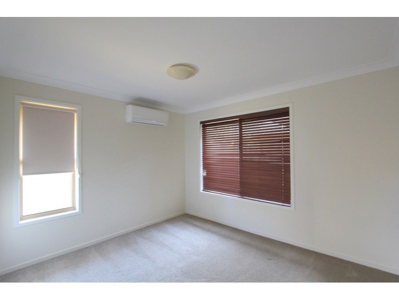 9 Chalmers Cr, Emerald QLD 4720