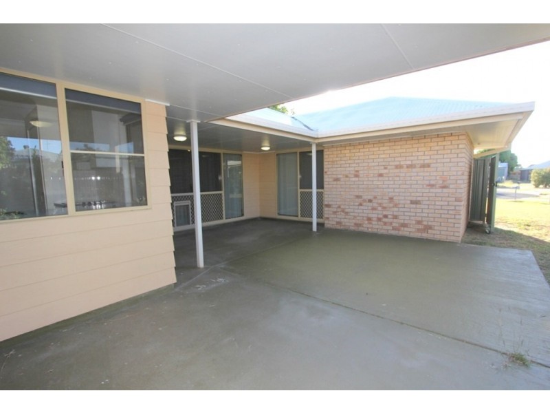 9 Chalmers Cr, Emerald QLD 4720