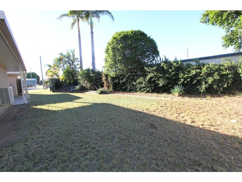 9 Chalmers Cr, Emerald QLD 4720