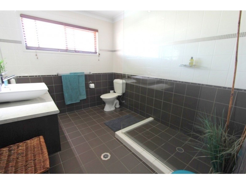 32 Callaghan Street, Emerald QLD 4720