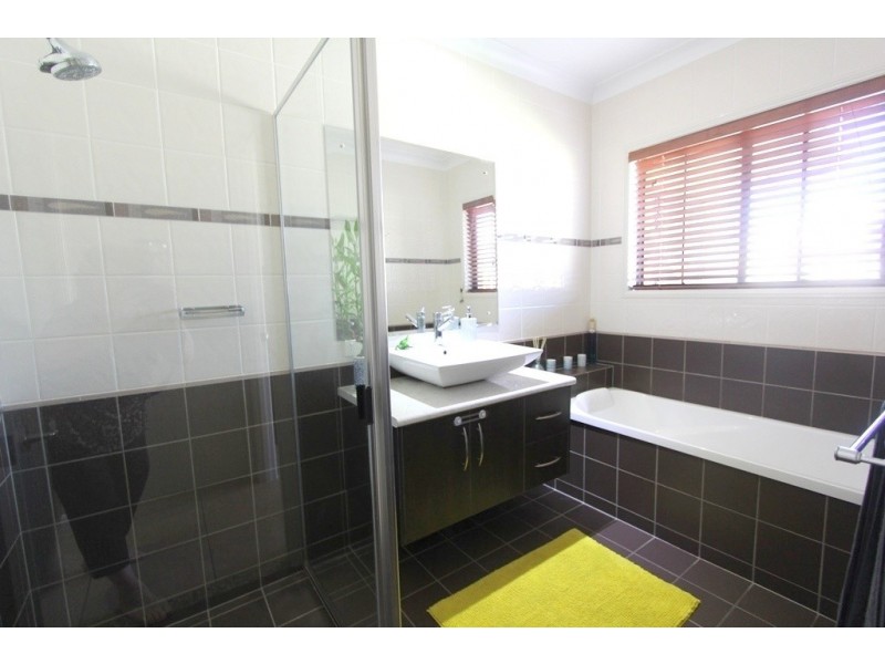 32 Callaghan Street, Emerald QLD 4720