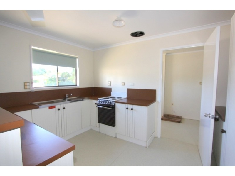 32 Harris St, Emerald QLD 4720
