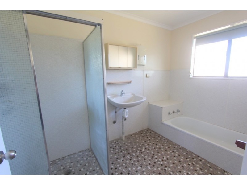 32 Harris St, Emerald QLD 4720