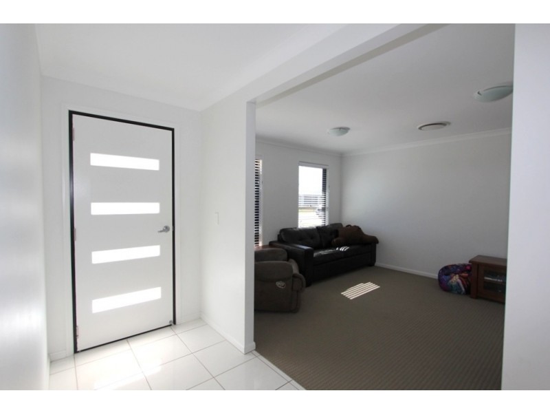 8 Singleton Street, Emerald QLD 4720