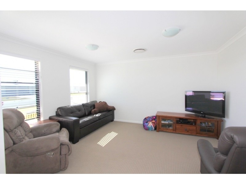 8 Singleton Street, Emerald QLD 4720