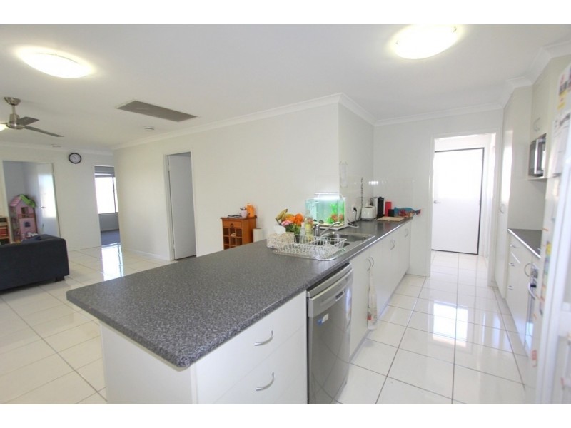 8 Singleton Street, Emerald QLD 4720