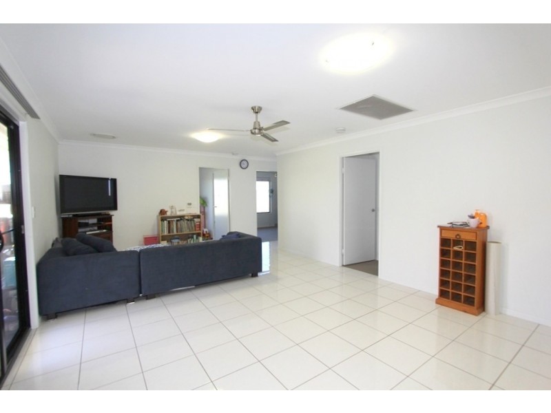 8 Singleton Street, Emerald QLD 4720