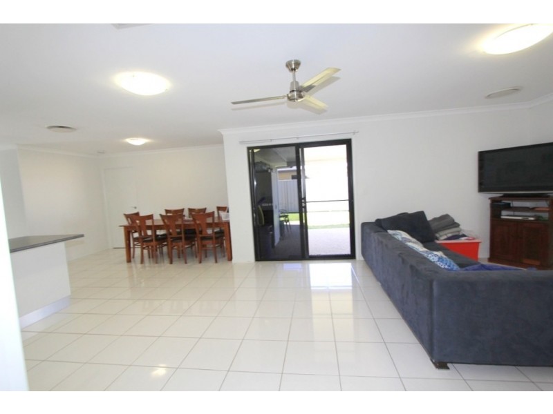 8 Singleton Street, Emerald QLD 4720