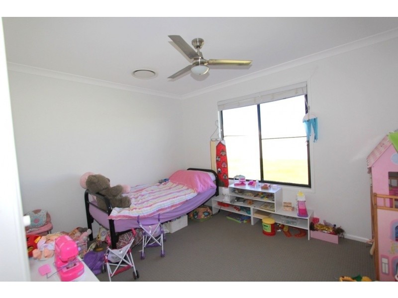 8 Singleton Street, Emerald QLD 4720