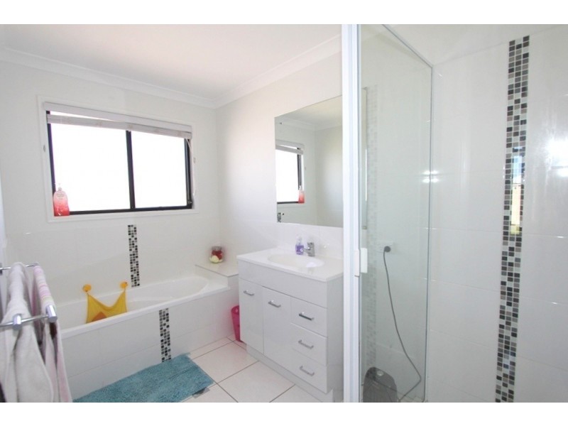 8 Singleton Street, Emerald QLD 4720