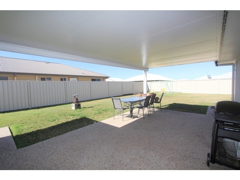 8 Singleton Street, Emerald QLD 4720