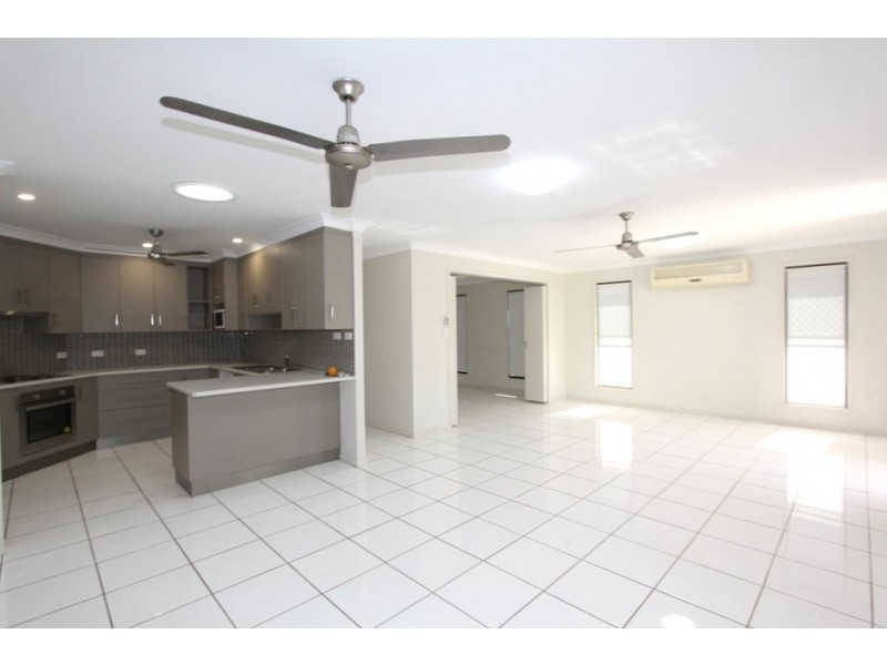 55 White Street, Emerald QLD 4720