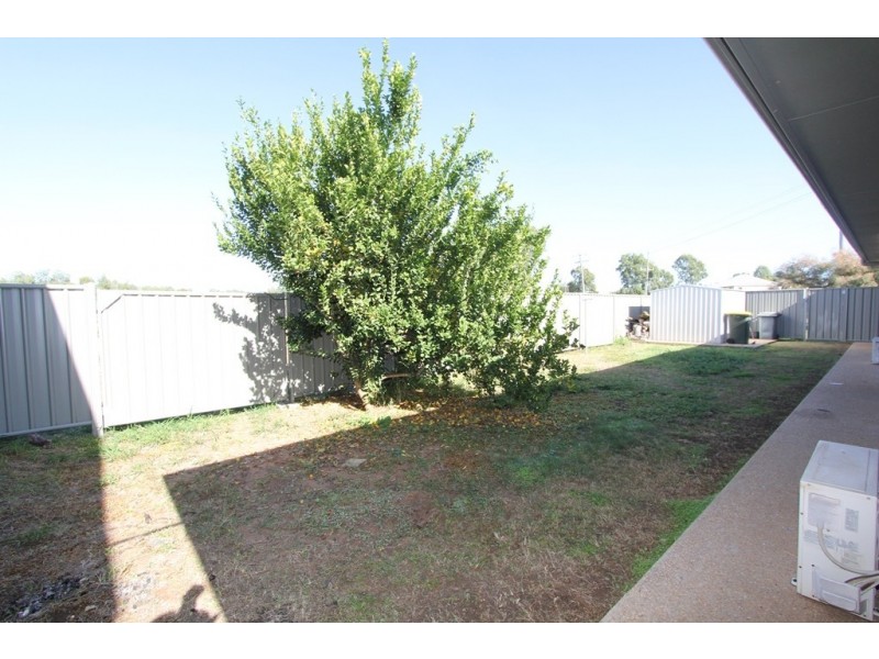 55 White Street, Emerald QLD 4720