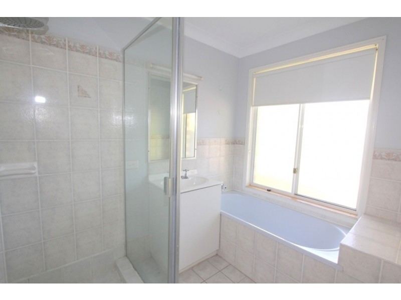 4 Kurrajong Close, Emerald QLD 4720