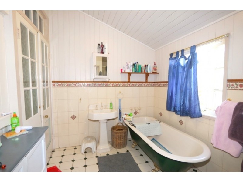 24 Andrews Road, Emerald QLD 4720