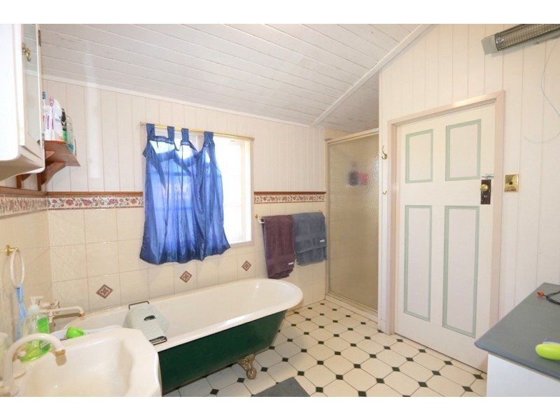 24 Andrews Road, Emerald QLD 4720