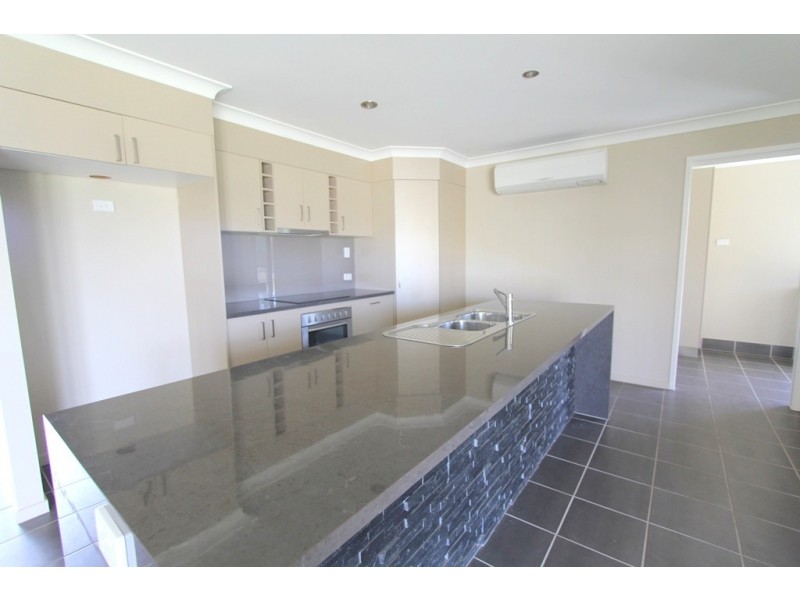 12 Baird Street, Emerald QLD 4720