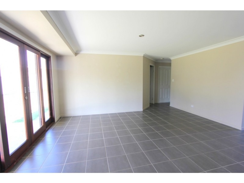 12 Baird Street, Emerald QLD 4720
