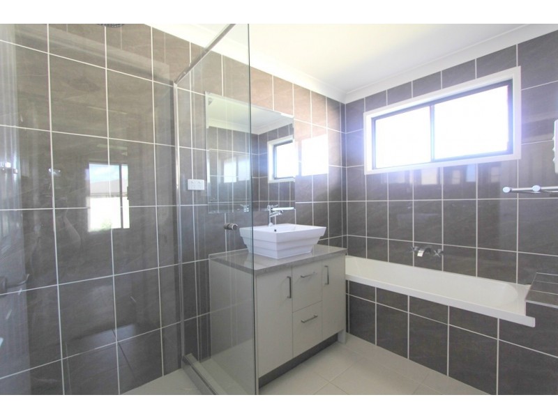 12 Baird Street, Emerald QLD 4720