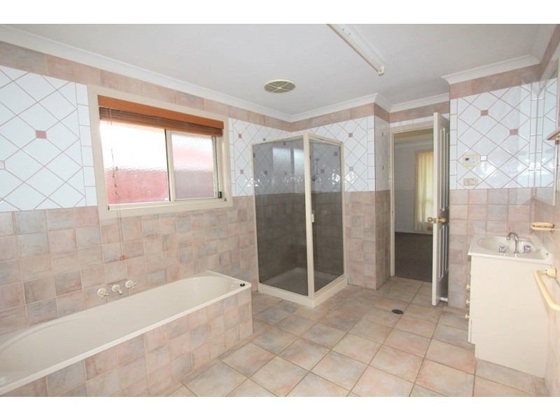 2a Statesman Drive, Emerald QLD 4720