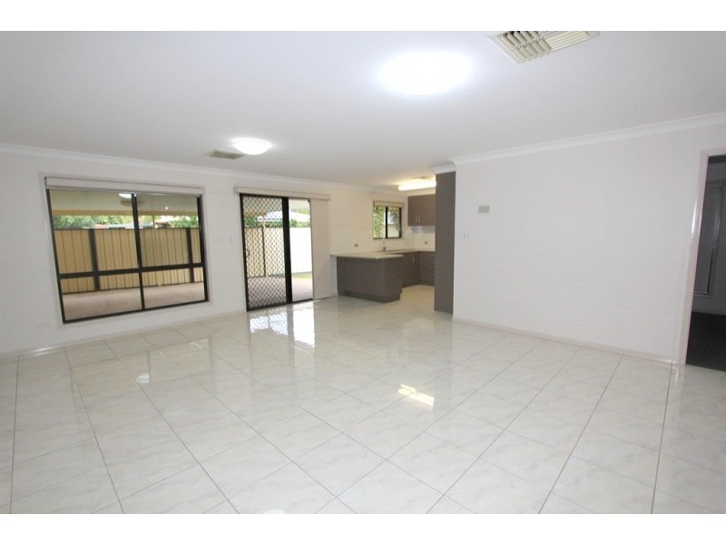 1 & 2/19 Louisa Court, Emerald QLD 4720