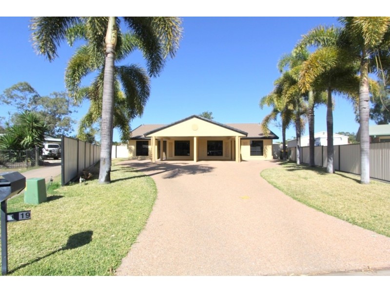 1 & 2/19 Louisa Court, Emerald QLD 4720