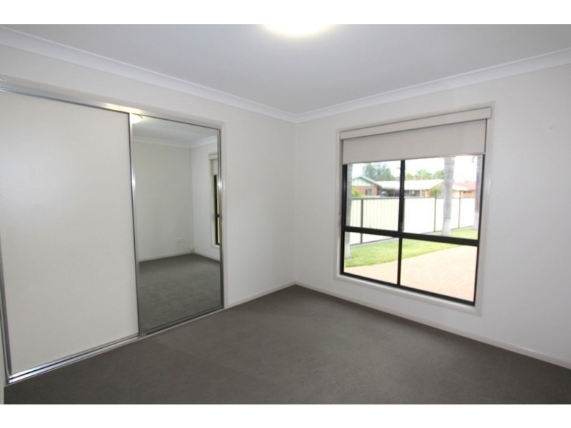 1 & 2/19 Louisa Court, Emerald QLD 4720