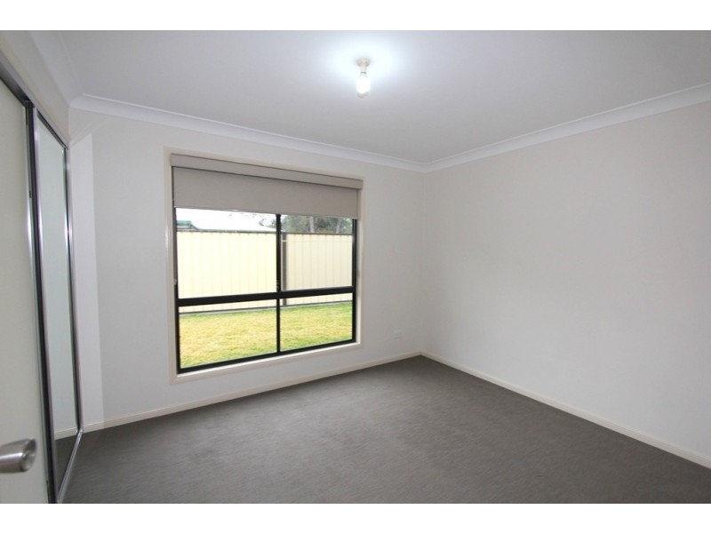 1 & 2/19 Louisa Court, Emerald QLD 4720