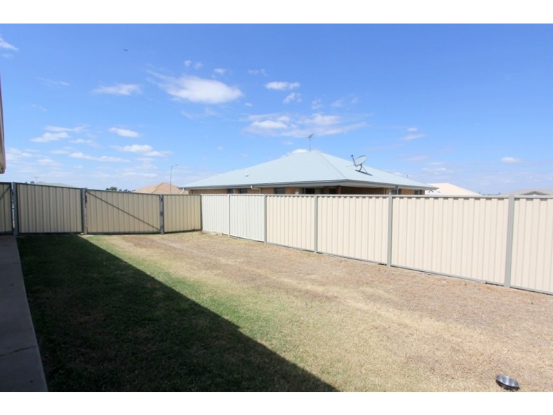 9 Mitchell Street, Emerald QLD 4720