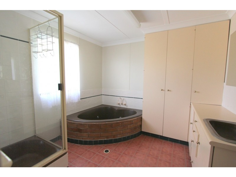 4 Buchholz Place, Emerald QLD 4720