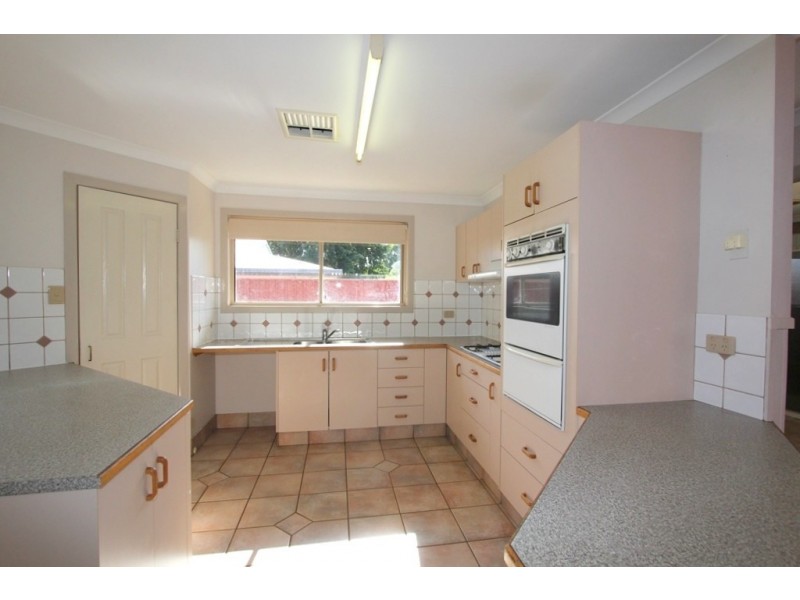 2B Statesman Drive, Emerald QLD 4720