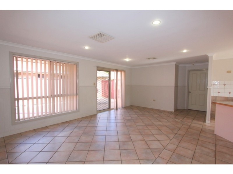 2B Statesman Drive, Emerald QLD 4720