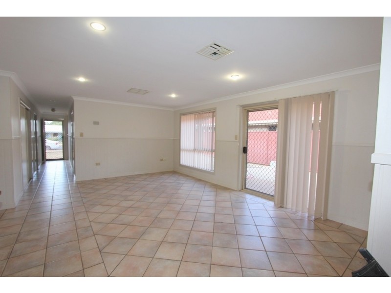 2B Statesman Drive, Emerald QLD 4720