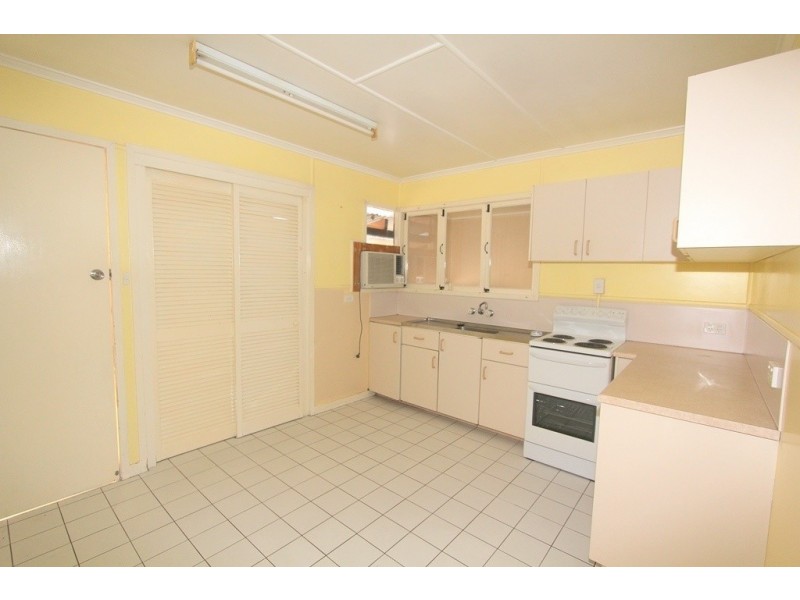 15 Frazer St, Emerald QLD 4720