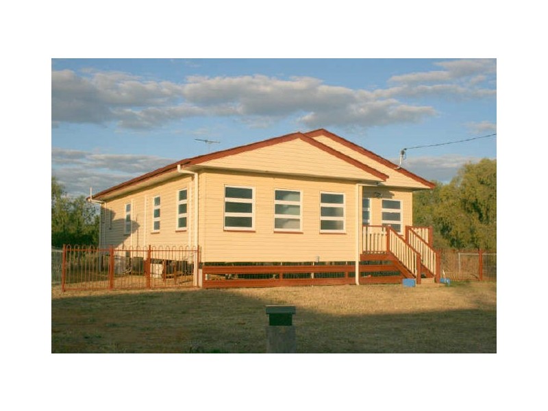 20 Vicki Close, Emerald QLD 4720