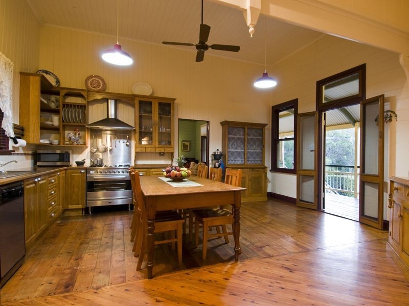 16 Spence Street, Point Vernon QLD 4655