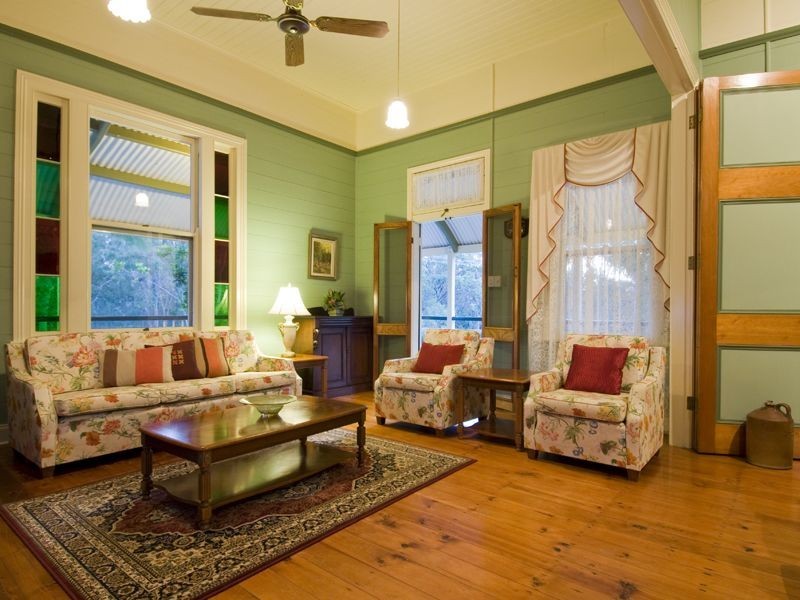 16 Spence Street, Point Vernon QLD 4655