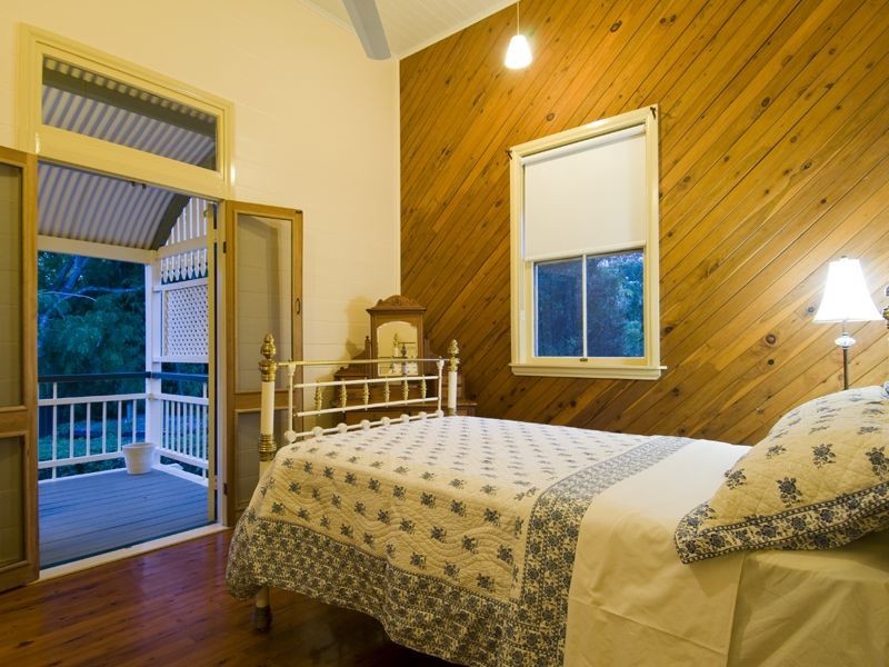 16 Spence Street, Point Vernon QLD 4655