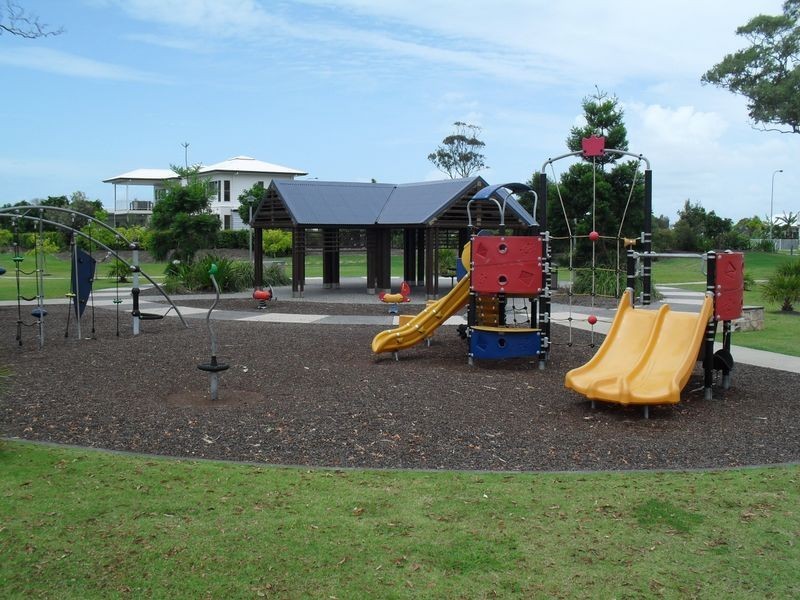 24 Barramundi Drive, Burrum Heads QLD 4659