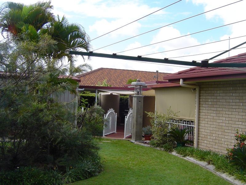 55 Bowerbird Avenue, Eli Waters QLD 4655