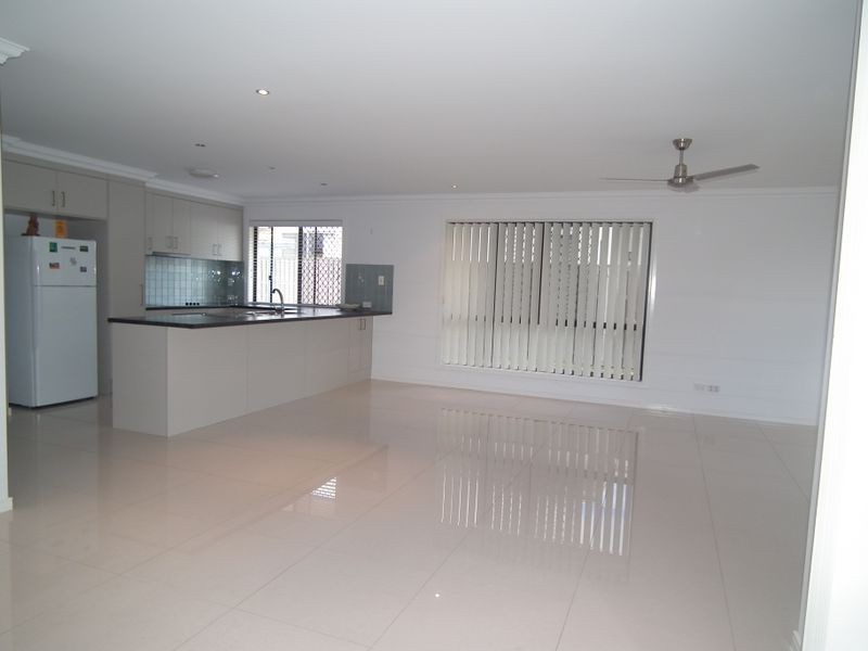 17 Bay Breeze Close, Wondunna QLD 4655