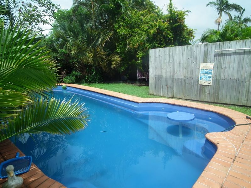 29 Moolyyir Street, Urangan QLD 4655