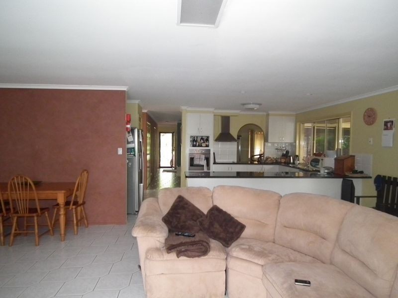 29 Moolyyir Street, Urangan QLD 4655