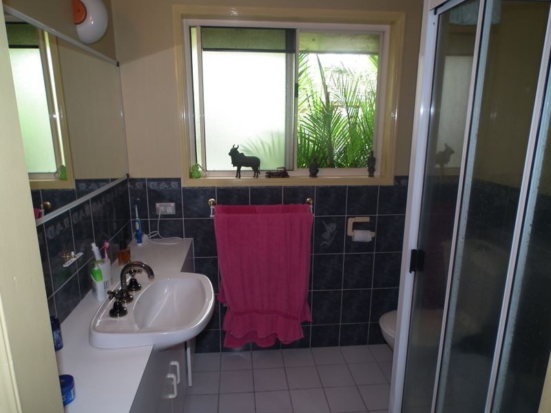 29 Moolyyir Street, Urangan QLD 4655