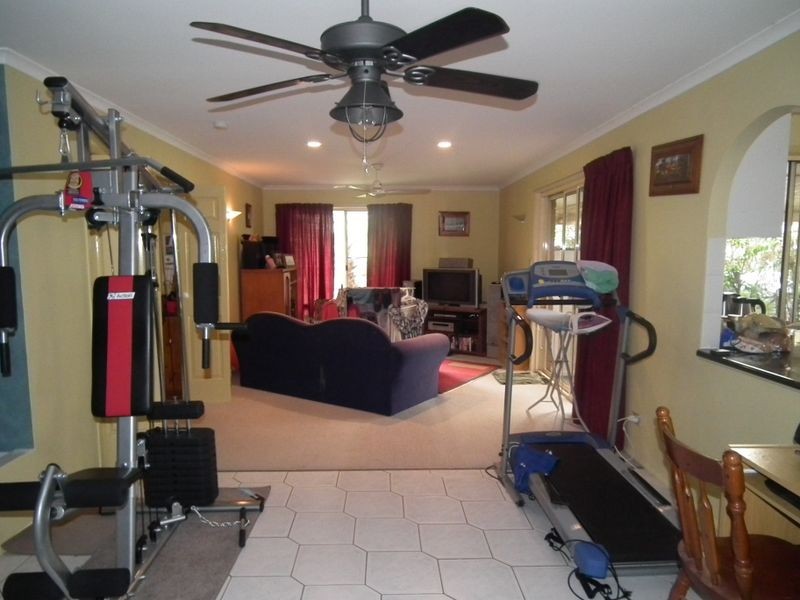29 Moolyyir Street, Urangan QLD 4655