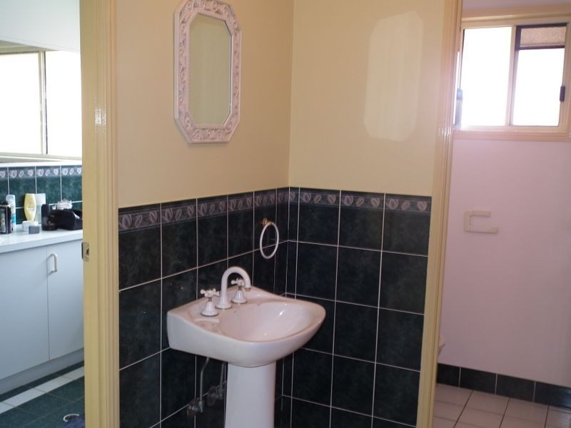 29 Moolyyir Street, Urangan QLD 4655