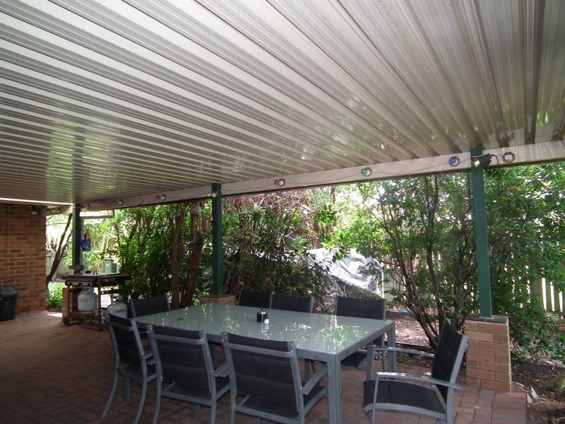 29 Moolyyir Street, Urangan QLD 4655