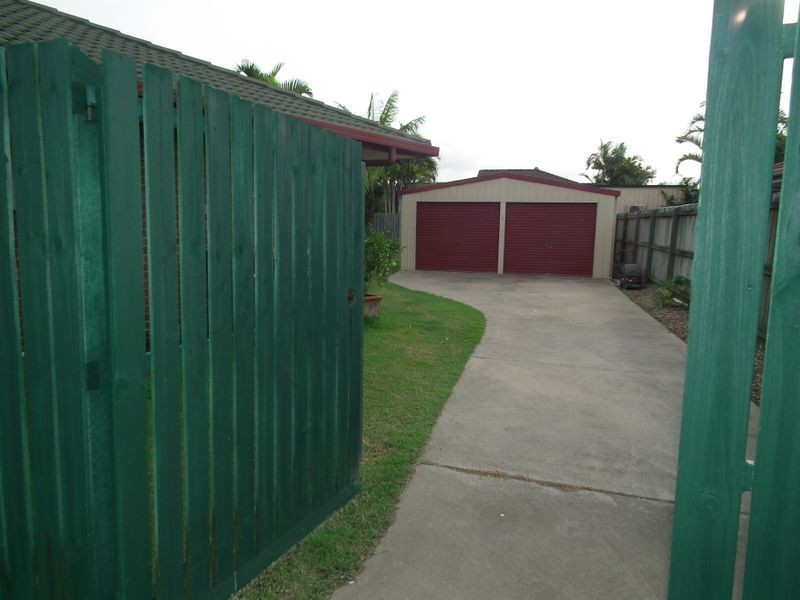 4 Figbird Close, Eli Waters QLD 4655