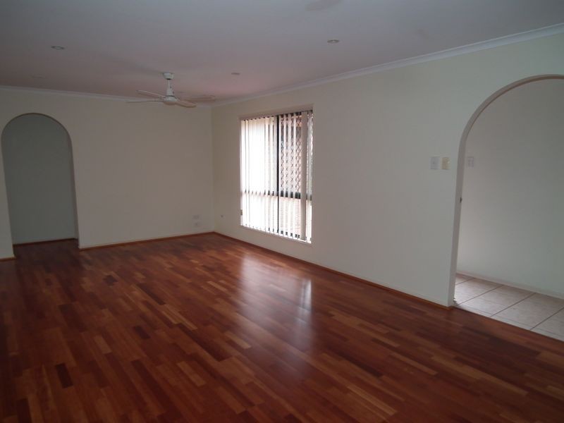 4 Figbird Close, Eli Waters QLD 4655