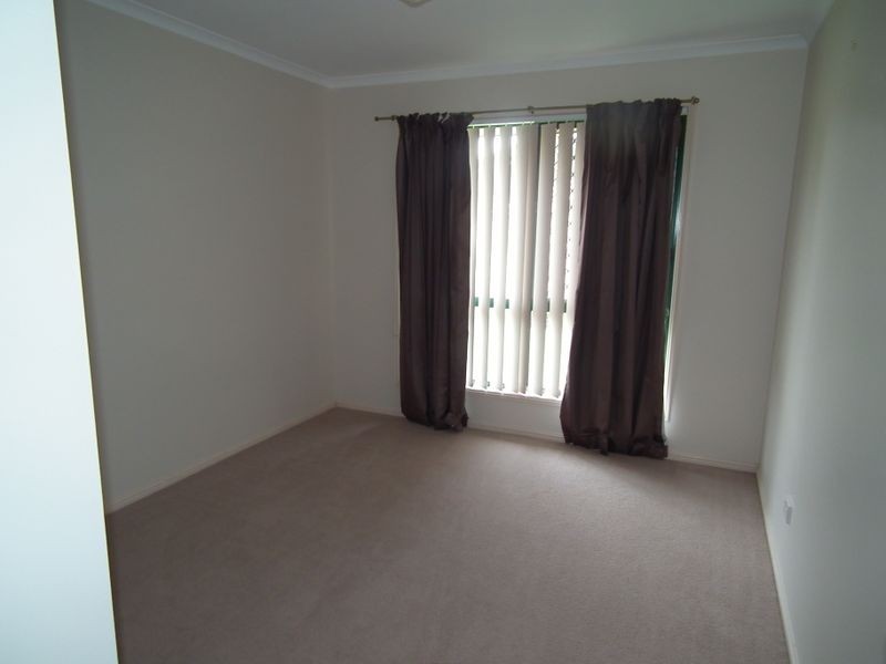 4 Figbird Close, Eli Waters QLD 4655